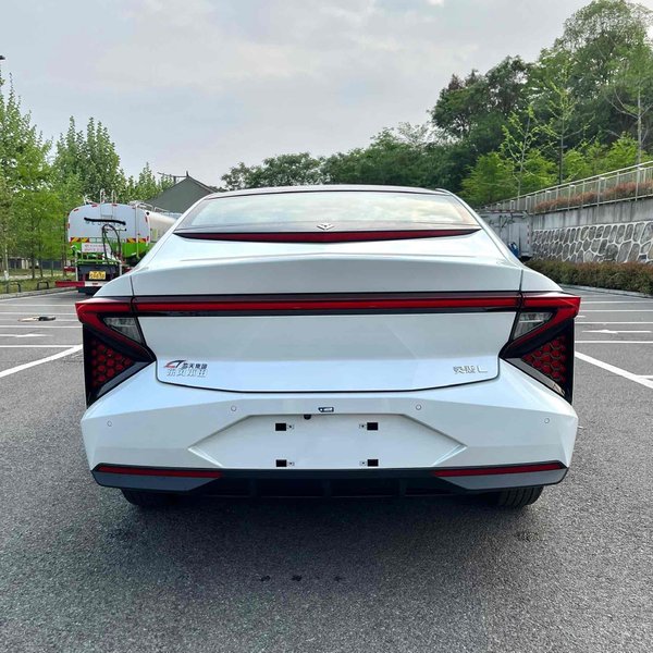 Издание для игроков номер один Lingxi L 2024, 2024 года