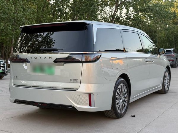 Lantu Dreamer 2022, 10900 км, за 217400 CNY