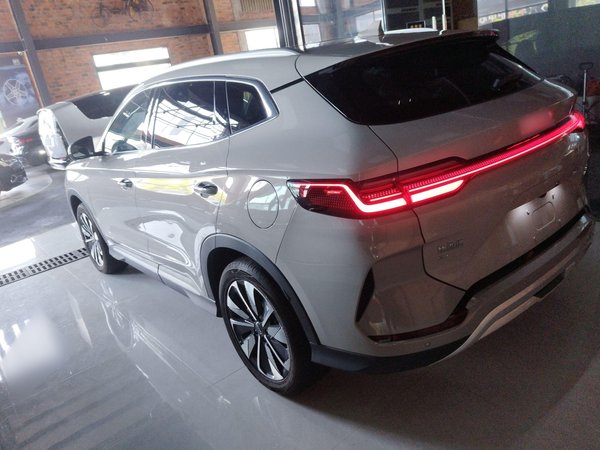 BYD Song 2024, 6000 км, за 130300 CNY