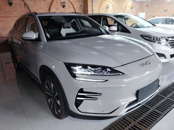 BYD Song 2024, 6000 км, за 130300 CNY