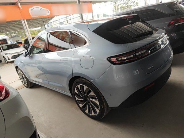 Hongmeng Zhixing Wenjie M5 2023, 27200 км, за 149900 CNY