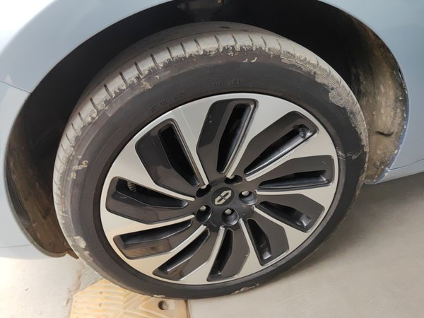 Hongmeng Zhixing Wenjie M5 2023, 27200 км, за 149900 CNY - фото 9