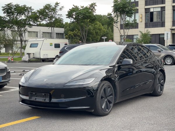 Заднеприводная версия Tesla Model 3 2023