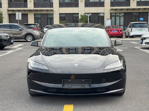 Заднеприводная версия Tesla Model 3 2023, 2023 года