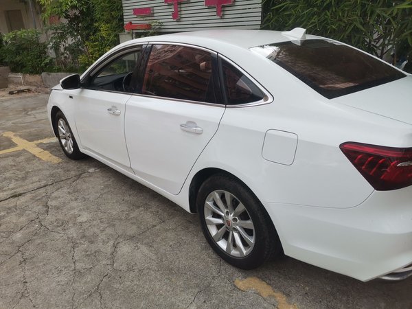 Roewe i6 2017, 124400 км, за 26200 CNY