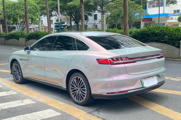 BYD Han 2020, 52100 км, за 90000 CNY