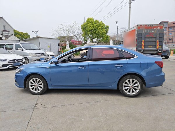 Roewe i6 2017, 84900 км, за 30400 CNY