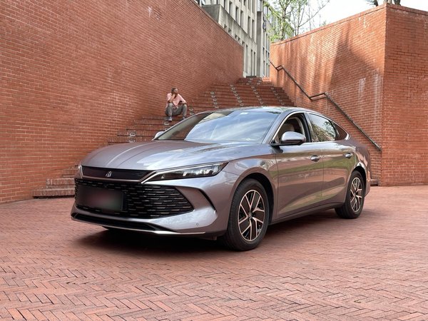 BYD Qin L 2024 DM-i 120 КМ трансцендентного типа