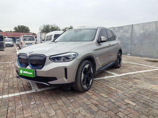 Тип воротника BMW iX3 2021 creation, 2020 года