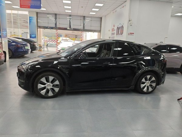 Tesla Model Y 2021, 71900 км, за 144300 CNY