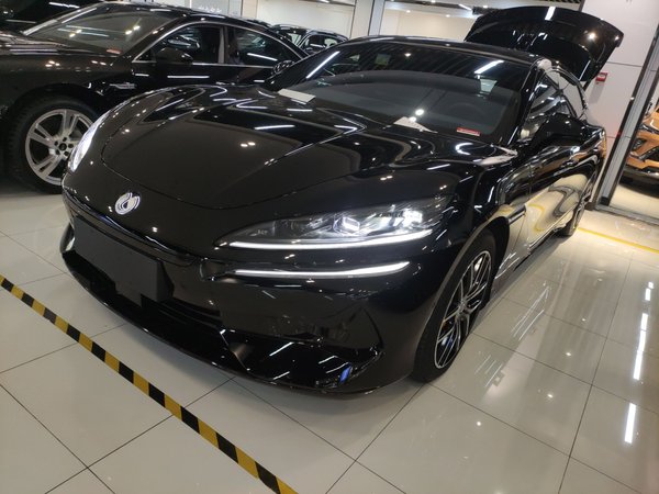 Максимальная версия Denza Z9GT 2024 1100 с полным приводом