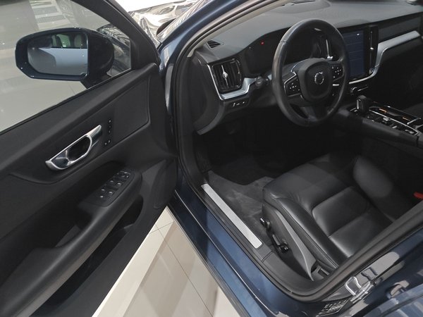 Volvo S60 2019, 48700 км, за 137600 CNY - фото 10