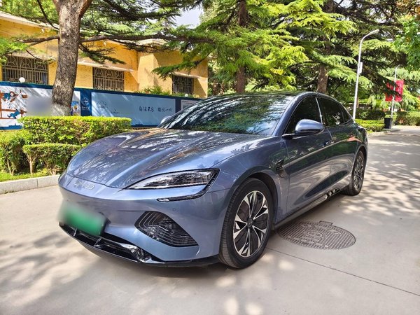 BYD Seal 2022 стандартное время автономной работы 550 км Версия с задним приводом Премиум-модель