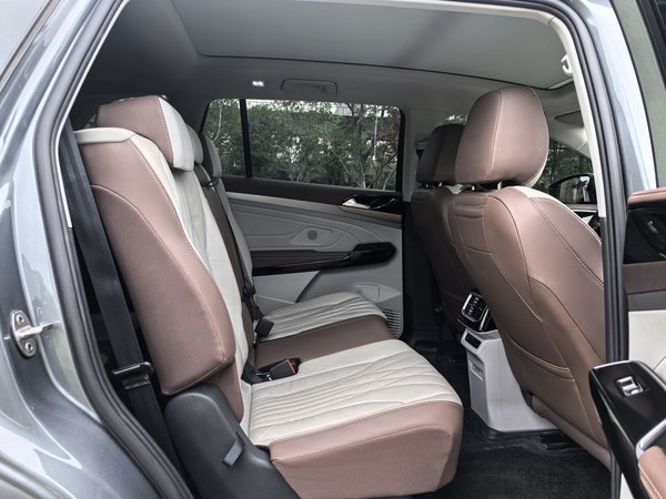 Volkswagen ID.6 X 2021, 29300 км, за 125000 CNY - фото 13