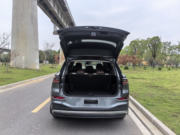 Volkswagen ID.6 X 2021, 29300 км, за 125000 CNY - фото 11