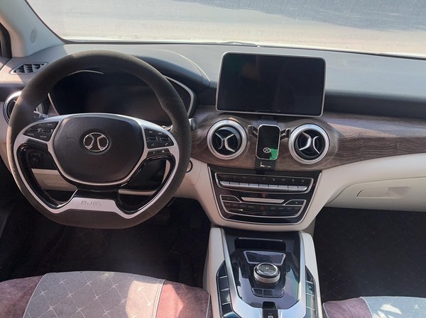 Пекинский автомобиль Beijing EU5 2018 R500 Zhifeng Edition, 2018 года