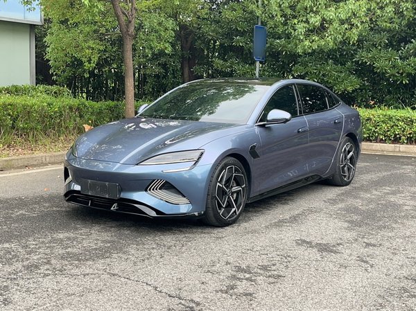 Заднеприводная версия BYD Seal 2022 с длительным сроком службы батареи 700 км