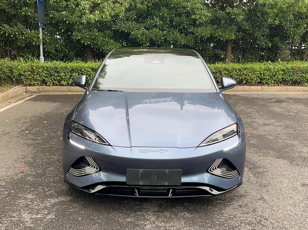 Заднеприводная версия BYD Seal 2022 с длительным сроком службы батареи 700 км, 2022 года