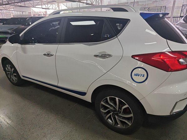 JAC iEV7S 2018, 68200 км, за 23900 CNY
