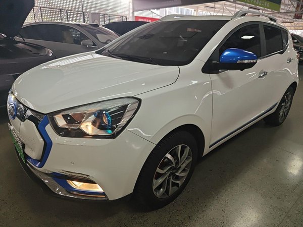 Jiangqi Group Jianghuai iEV7S 2018 - это интеллектуальный вид досуга