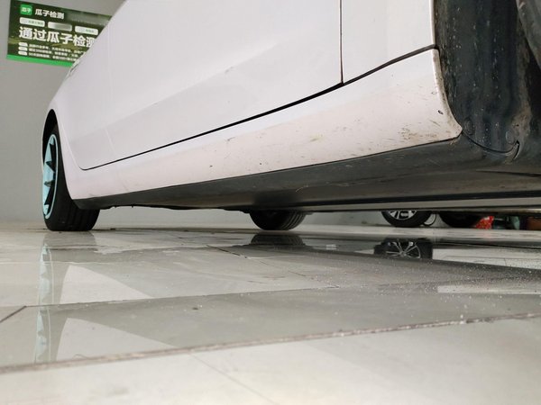 Заднеприводная версия Tesla Model 3 2022, 2021 года