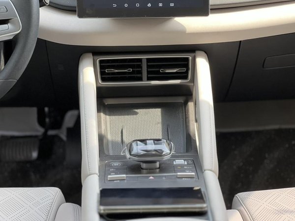 BYD Yuan UP 2024, 440000 км, за 65800 CNY - фото 15