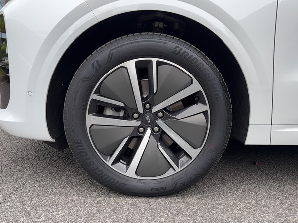 Li Auto L6 2024, 10900 км, за 215100 CNY - фото 9