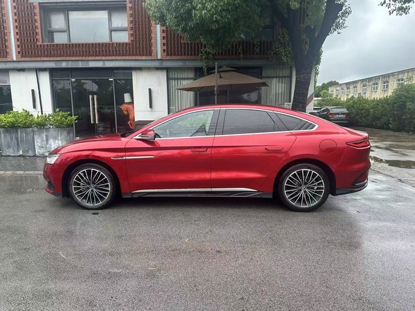 BYD Han 2022, 33500 км, за 87600 CNY