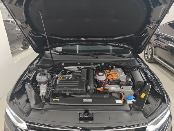 Volkswagen Magotan GTE Plug-in Hybrid 2021, 610000 км, за 137500 CNY - фото 29