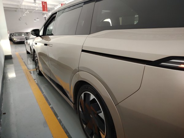 XPeng X9 2024, 46600 км, за 251700 CNY