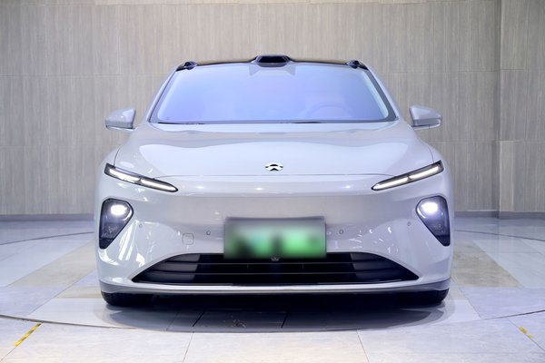 Первая версия Nio ET7 2022 мощностью 100 кВт*ч, 2021 года