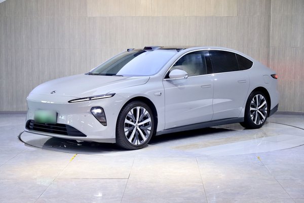 Первая версия Nio ET7 2022 мощностью 100 кВт*ч