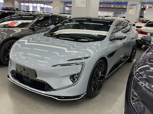 Avita 12 2023 model 650 - полноприводная версия с тремя лазерами в исполнении performance