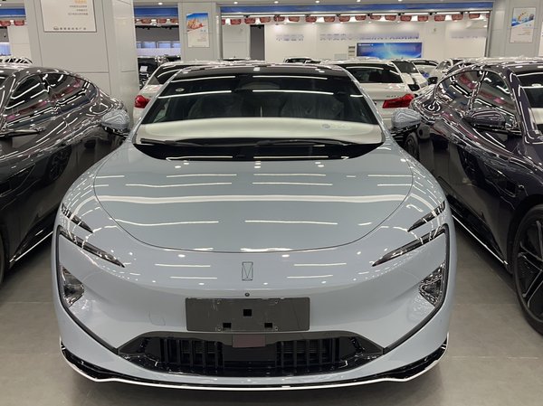 Avita 12 2023 model 650 - полноприводная версия с тремя лазерами в исполнении performance, 2023 года