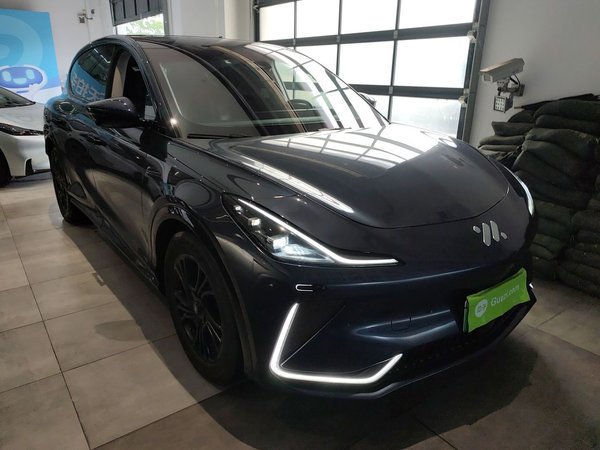 Zhiji LS7 2023, 27000 км, за 160200 CNY