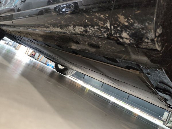 Автомобиль Zhiji Zhiji LS7 2023 мощностью 100 кВт-ч Люкс с задним приводом, 2023 года