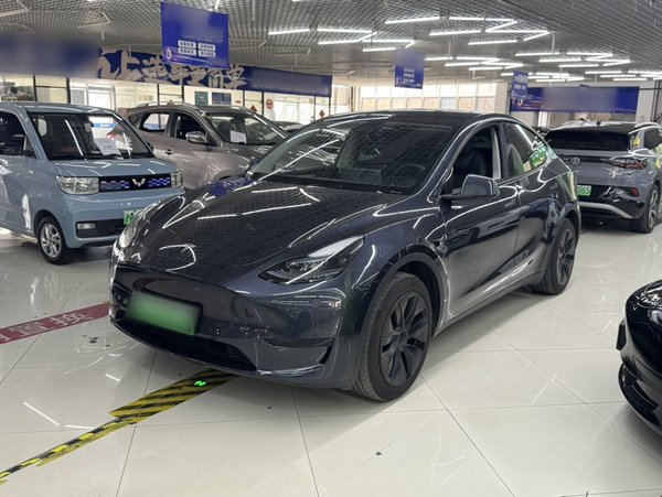 Версия Tesla Model Y 2024 с задним приводом