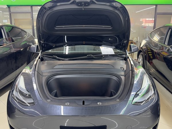 Версия Tesla Model Y 2024 с задним приводом, 2024 года