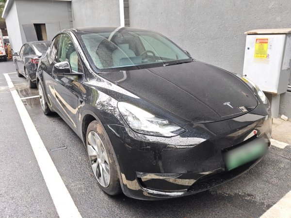 Tesla Model Y 2021, 90000 км, за 136200 CNY