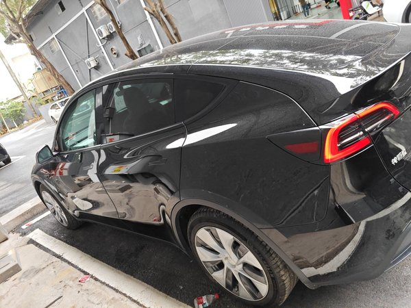 Tesla Model Y 2021, 90000 км, за 136200 CNY