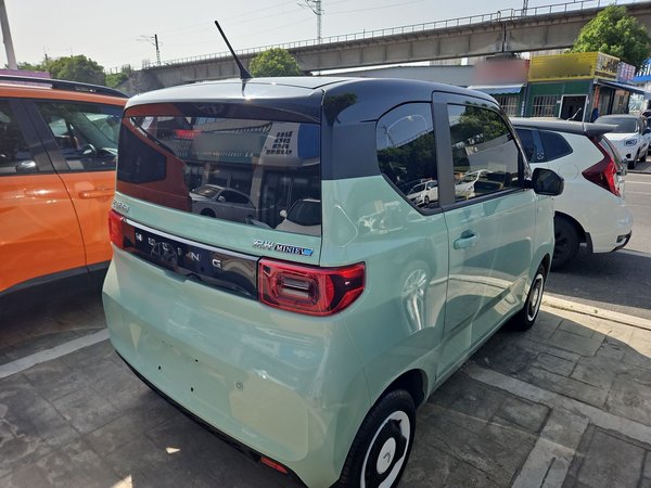 Wuling Hongguang MINIEV 2021, 11000 км, за 17800 CNY