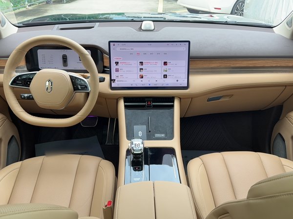 Hongmeng Zhixing Wenjie M7 2024 1,5 Т с задним приводом в версии Plus на 5 мест, 2023 года