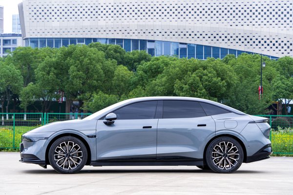 Zeekr 007 2024, 28800 км, за 147900 CNY