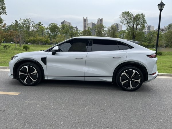 BYD Song 2023, 15800 км, за 148400 CNY