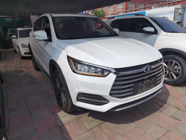 BYD Han 2018, 93900 км, за 42800 CNY