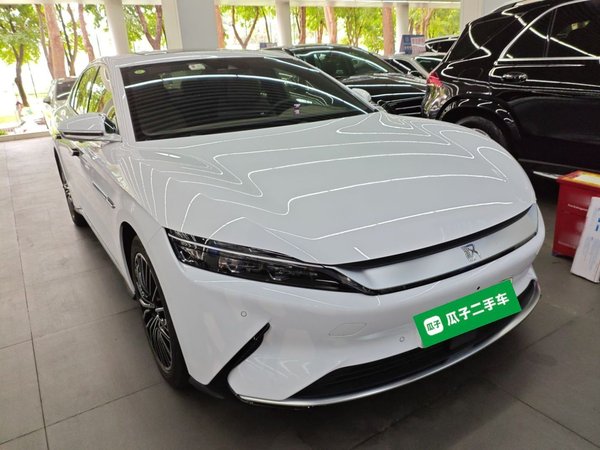 BYD Han 2020, 560000 км, за 121600 CNY