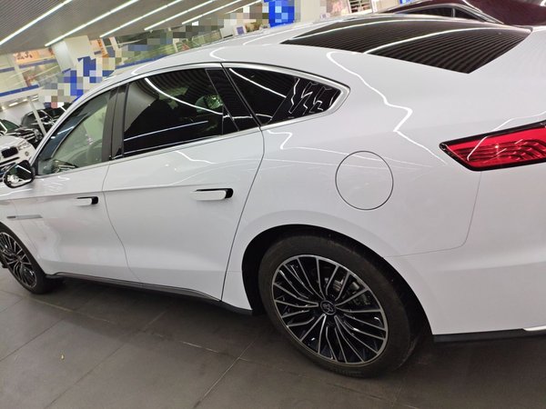 BYD Han 2020, 560000 км, за 121600 CNY