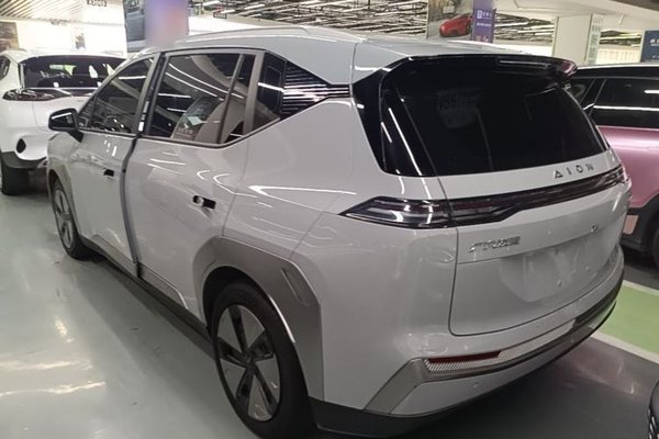 AION Y 2023, 150700 км, за 10720 USD