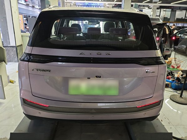 AION Y 2022, 40300 км, за 12735 USD