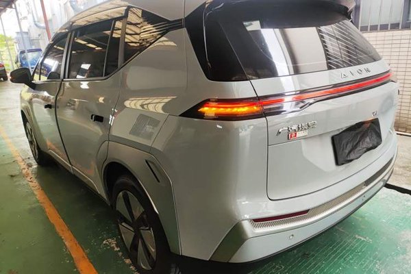 AION Y 2023, 111300 км, за 11836 USD